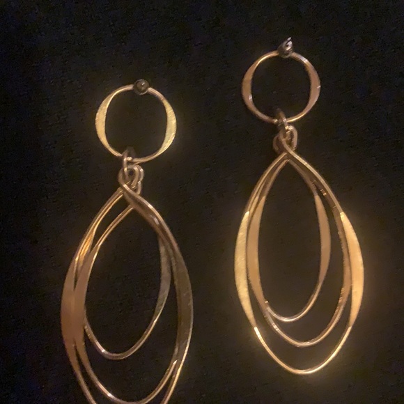 Gold dangling earrings - Picture 3 of 4